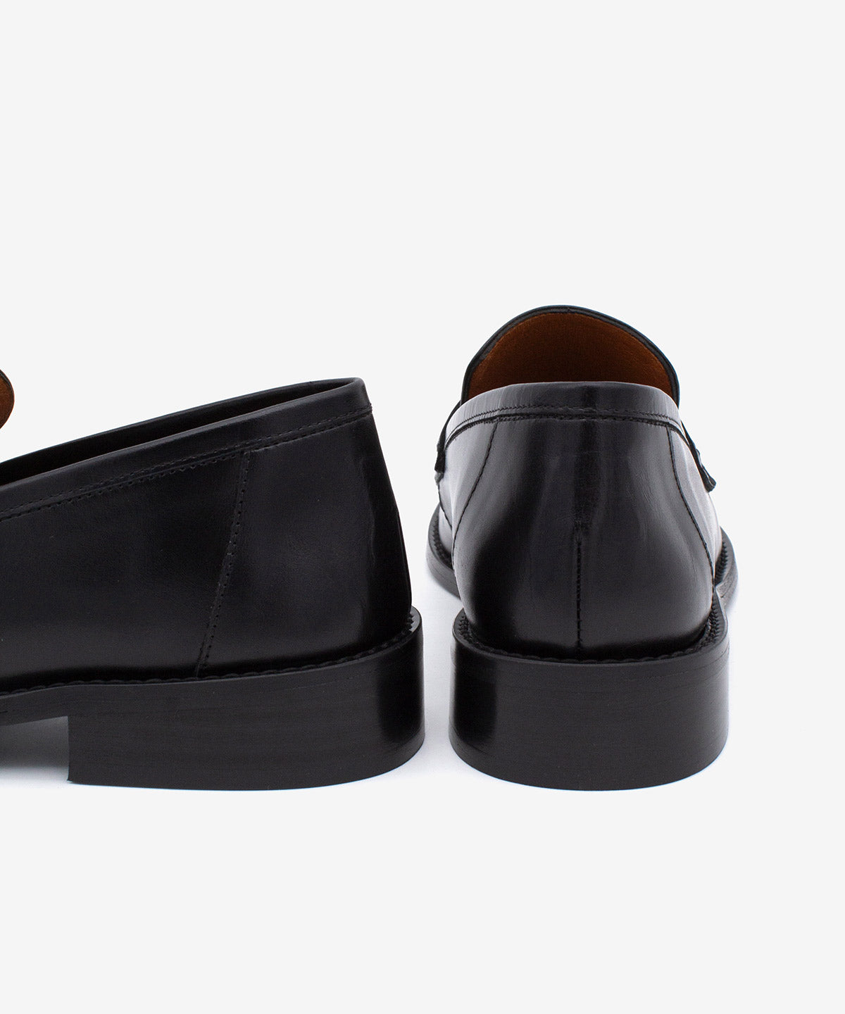 LOUISA - Mocasín de puntera redonda con tacón bajo de piel lisa semibrillante - Zapatos Negros - Zapatos de mujer Ángel Alarcón - Women Shoes 2026
