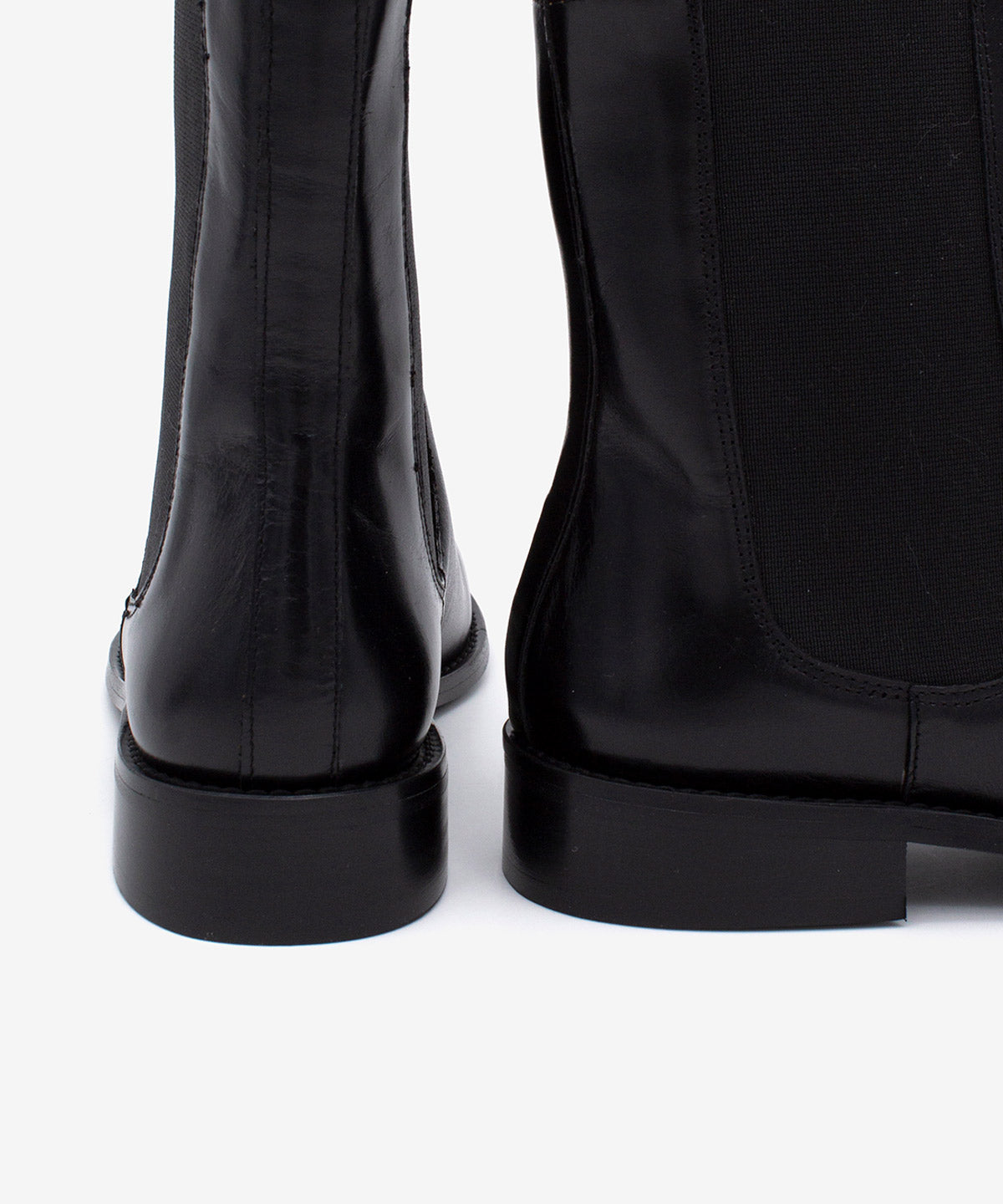 LYANA - Botín Chelsea de mujer con tacón bajo en piel lisa semibrillo - Zapatos Negros - Zapatos de mujer Ángel Alarcón - Women Shoes 2026