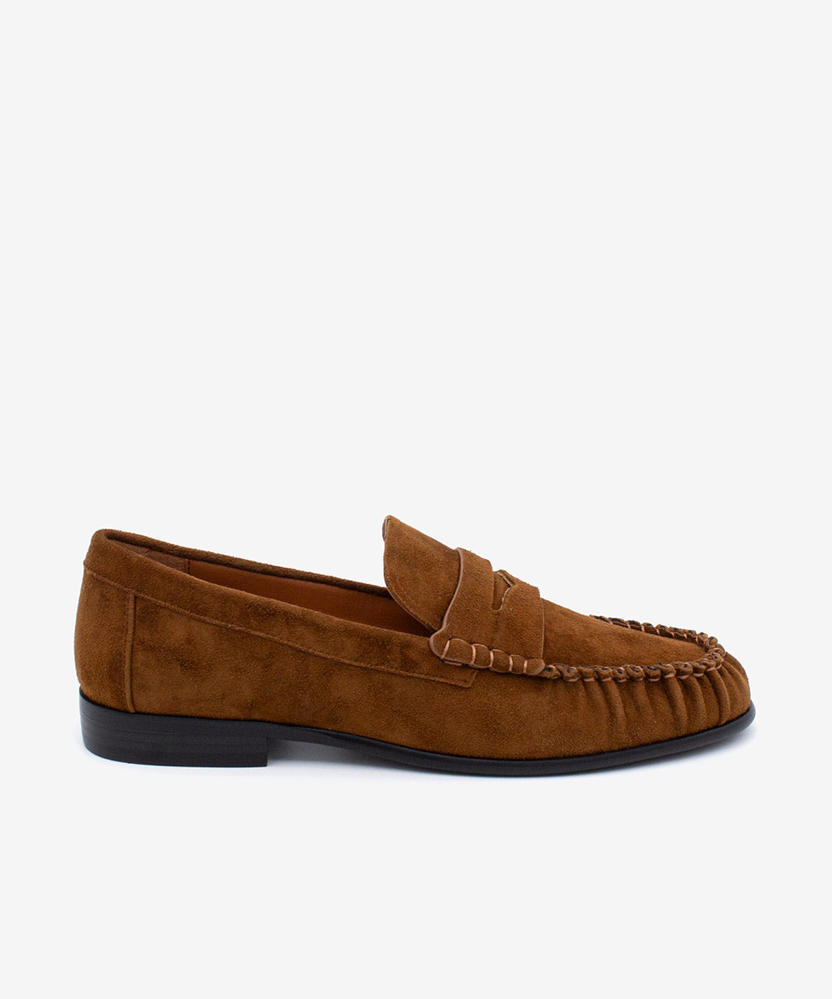 DAPHNE - Mocasín con corte fruncido y suela rubber de ante - Zapatos color camel - Zapatos de mujer Ángel Alarcón - Women Shoes 2026