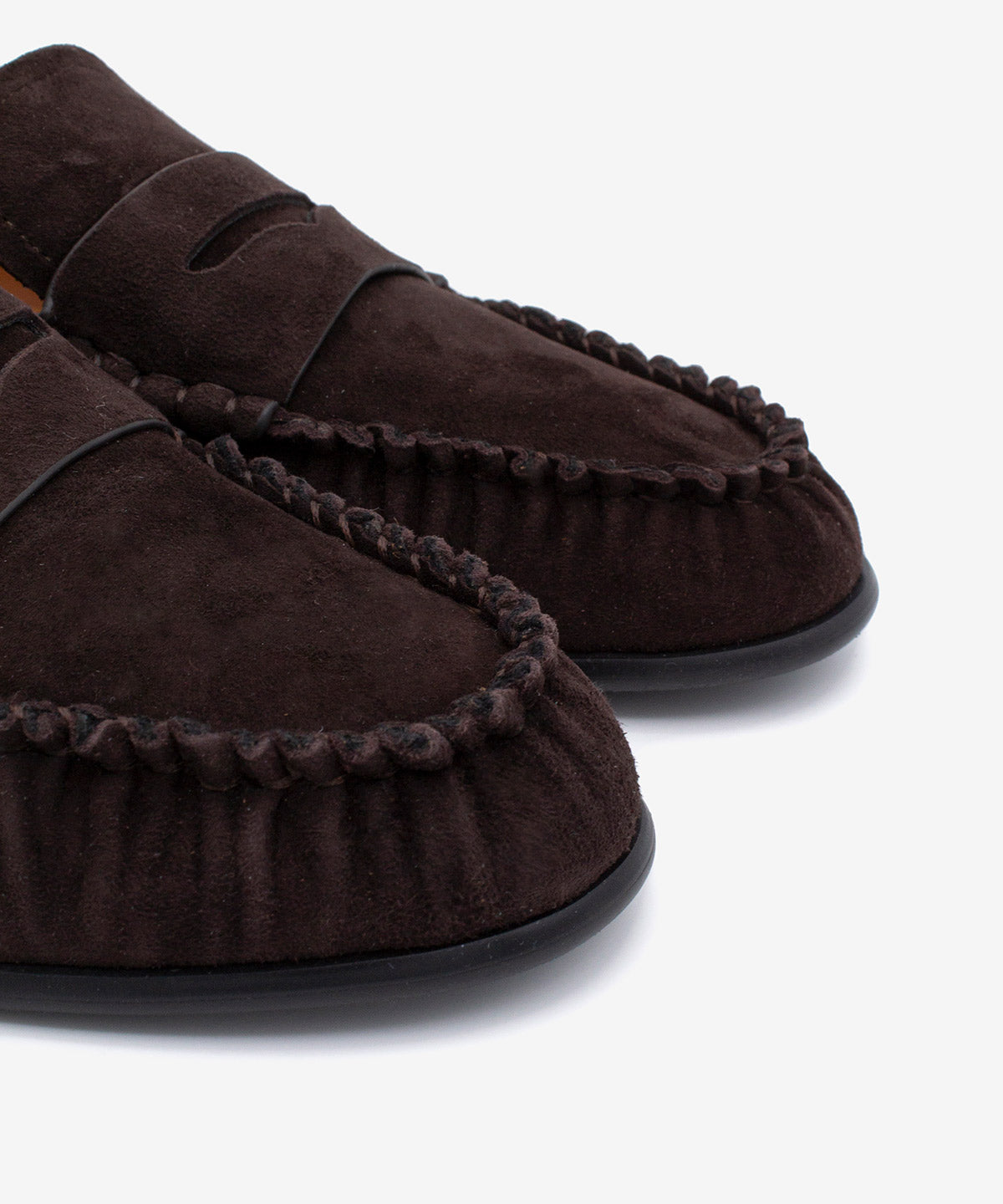 DAPHNE - Mocasín con corte fruncido y suela rubber de ante - Zapatos color camel - Zapatos de mujer Ángel Alarcón - Women Shoes 2026
