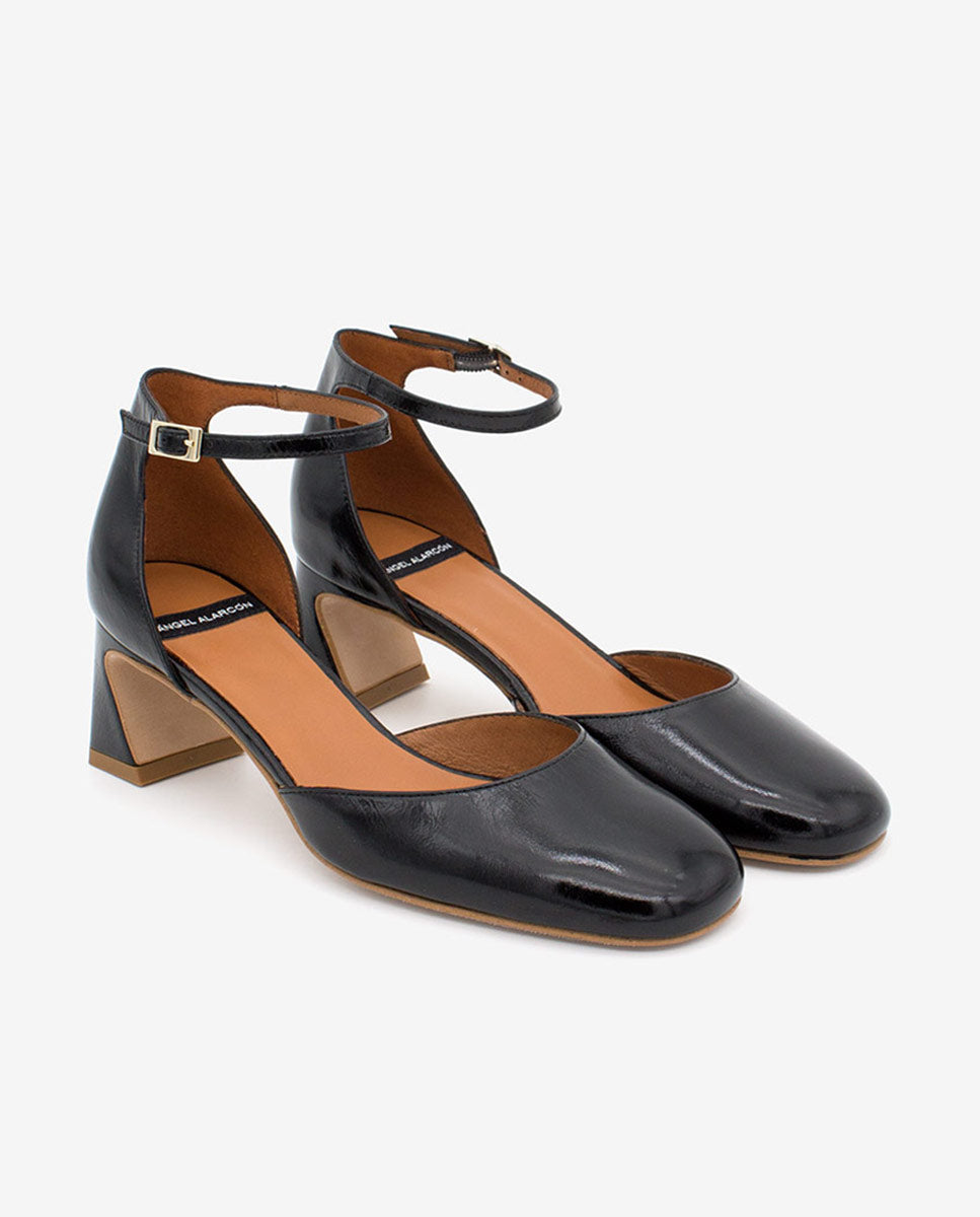 DAIMEE – Zapato de pala y talón con pulsera al tobillo y tacón de piel texturizada – negro – Talla 36 – Ángel Alarcón