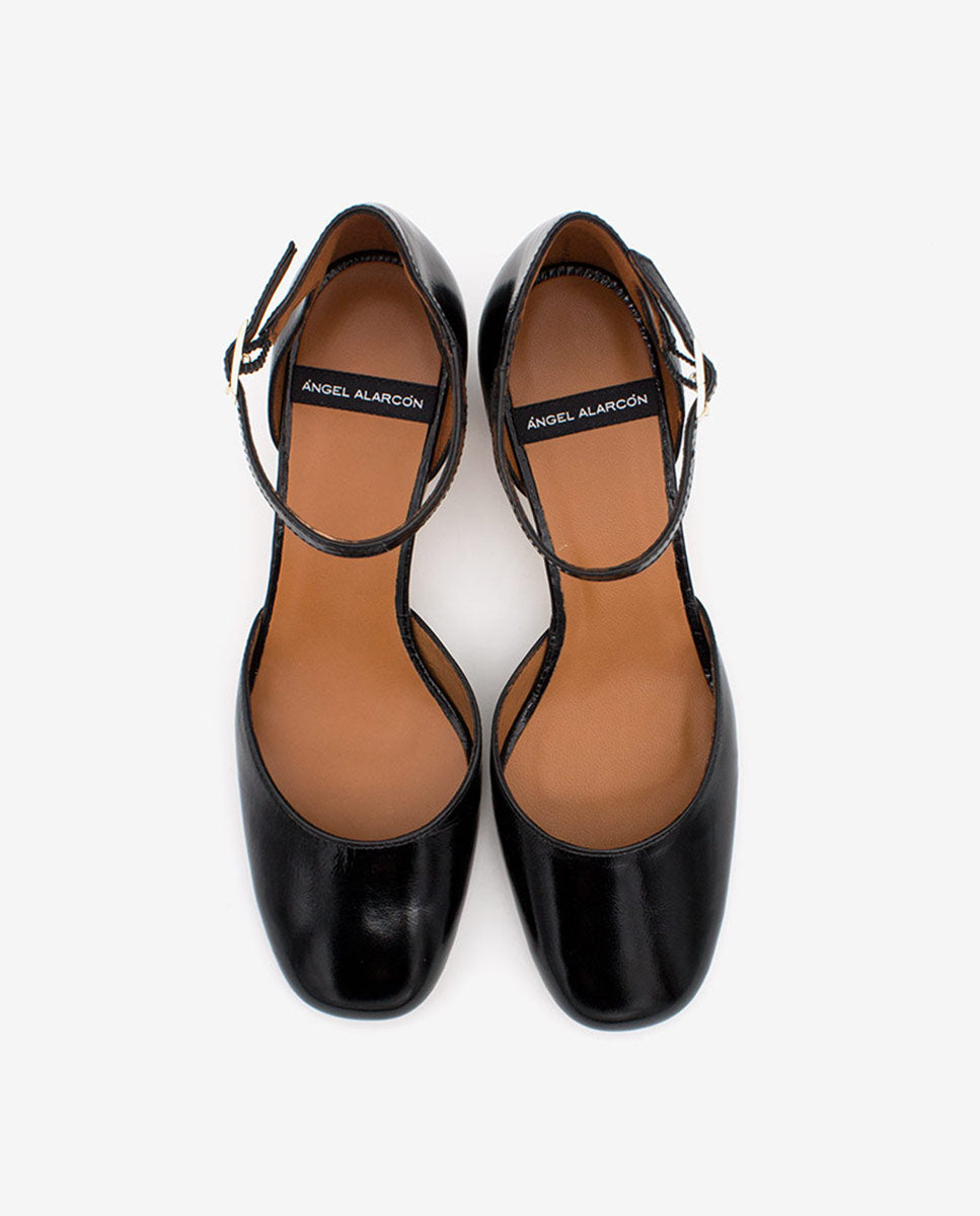 DAIMEE – Zapato de pala y talón con pulsera al tobillo y tacón de piel texturizada – negro – Talla 37 – Ángel Alarcón