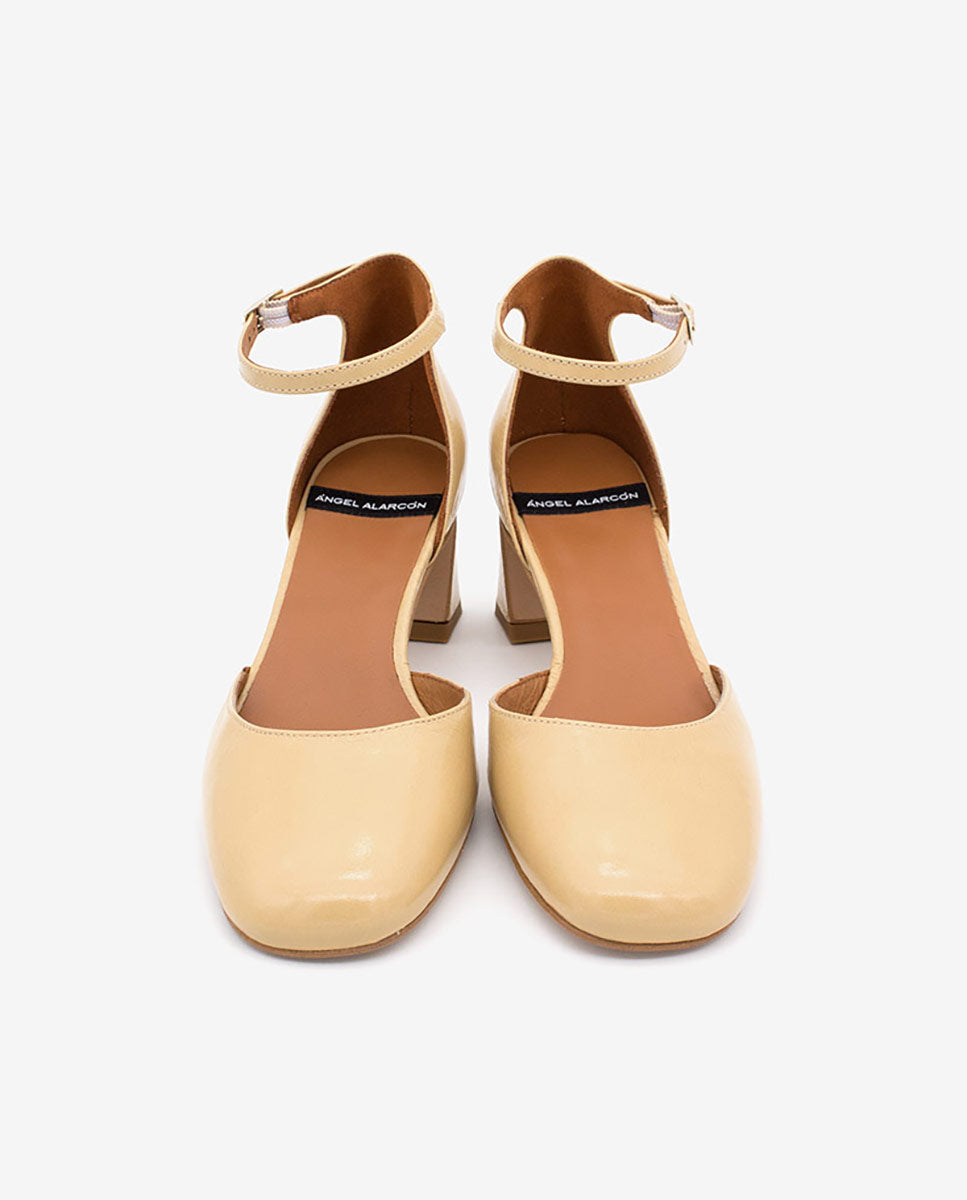 DAIMEE – Zapato de pala y talón con pulsera al tobillo y tacón de piel texturizada – Talla 40 – Ángel Alarcón