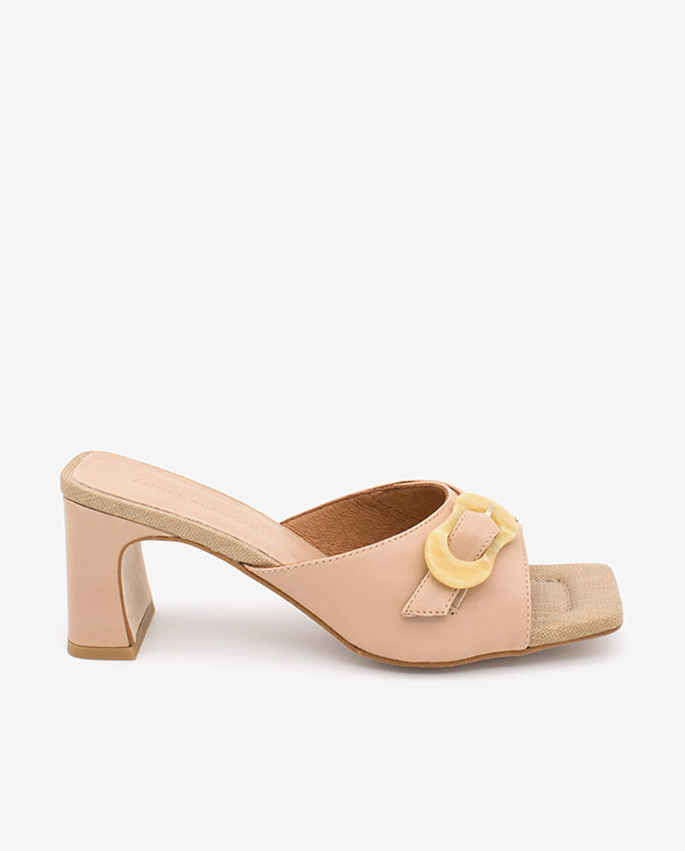 JELKE – Mule de piel con hebilla carey y tacón ancho – camel – Talla 37 – Ángel Alarcón