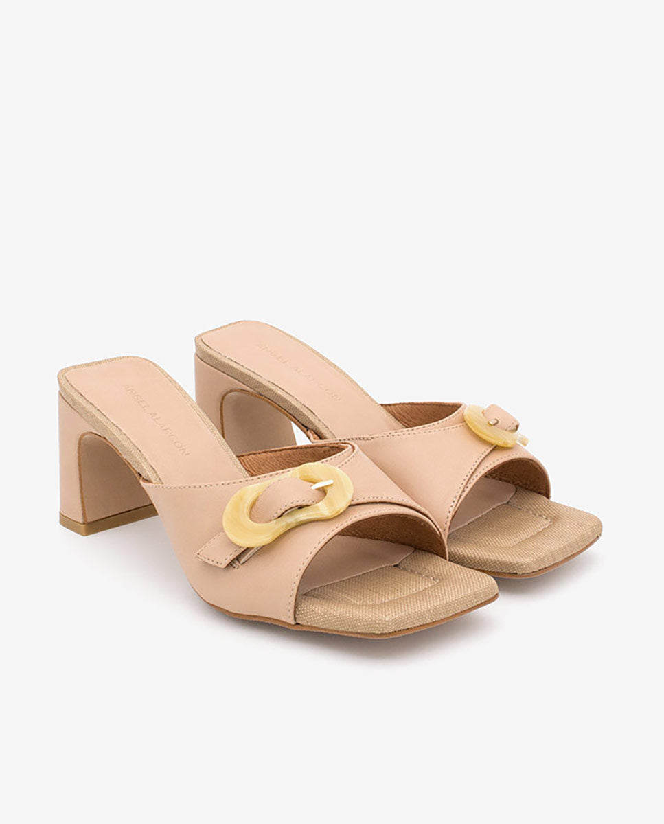 JELKE – Mule de piel con hebilla carey y tacón ancho – camel – Talla 37 – Ángel Alarcón
