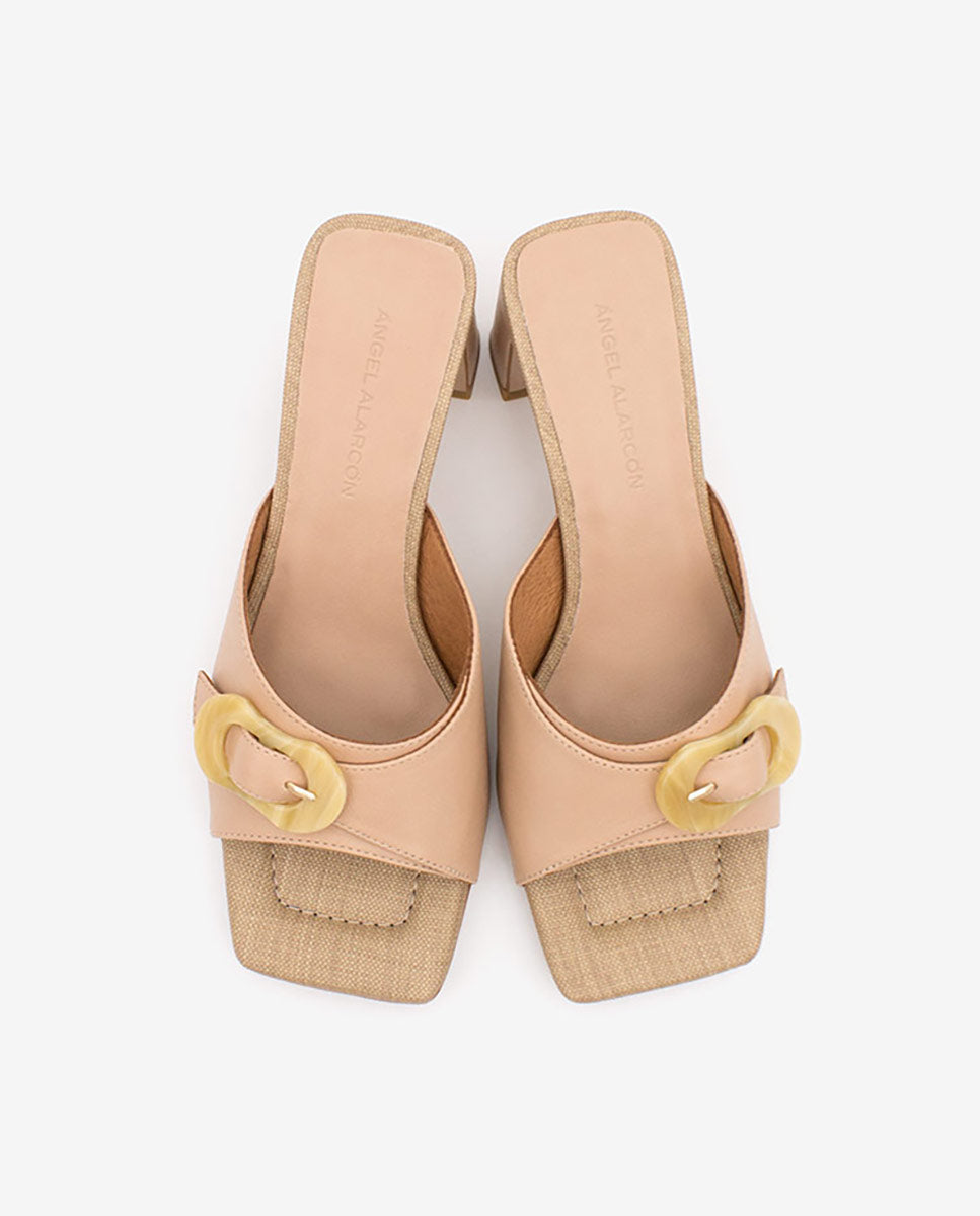 JELKE – Mule de piel con hebilla carey y tacón ancho – camel – Talla 37 – Ángel Alarcón
