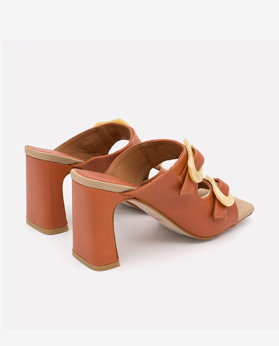 PALKE – Mule de tipo sandalia de piel con hebillas de carey y tacón alto – Talla 39 – Ángel Alarcón