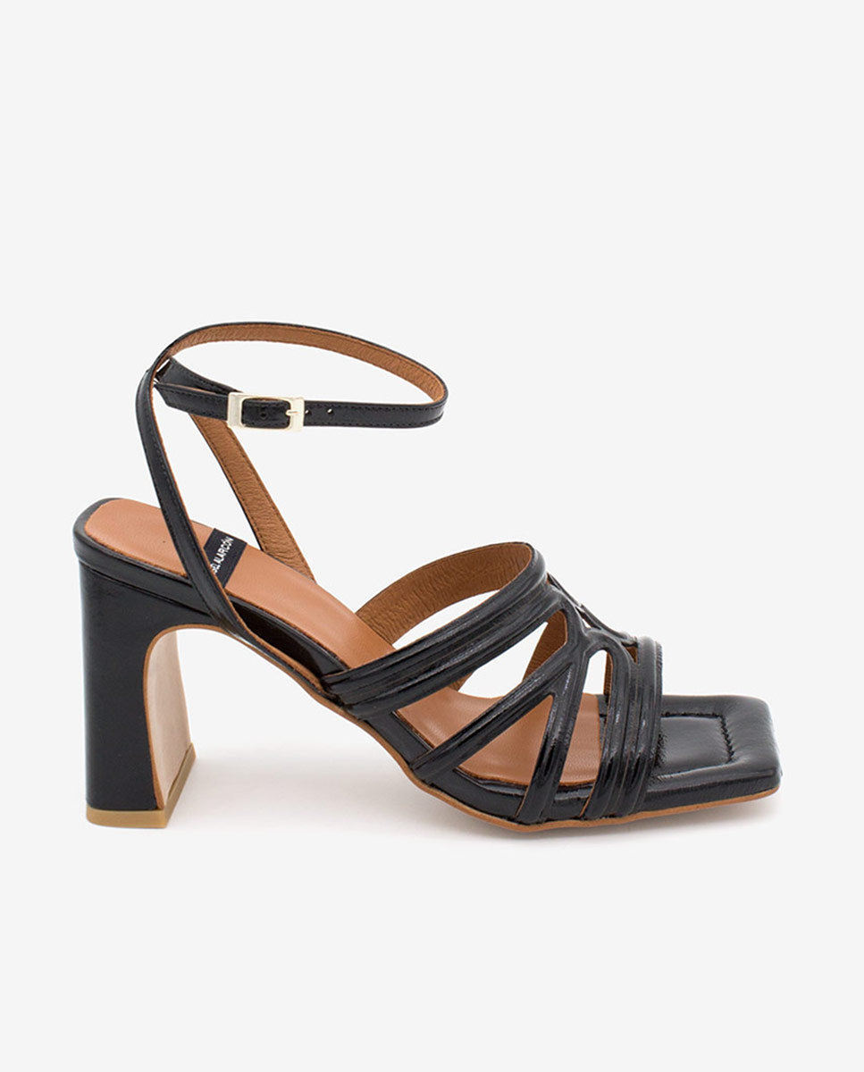 PANNE – Sandalia de piel brillante grabada con tacón alto – negro – Ángel Alarcón