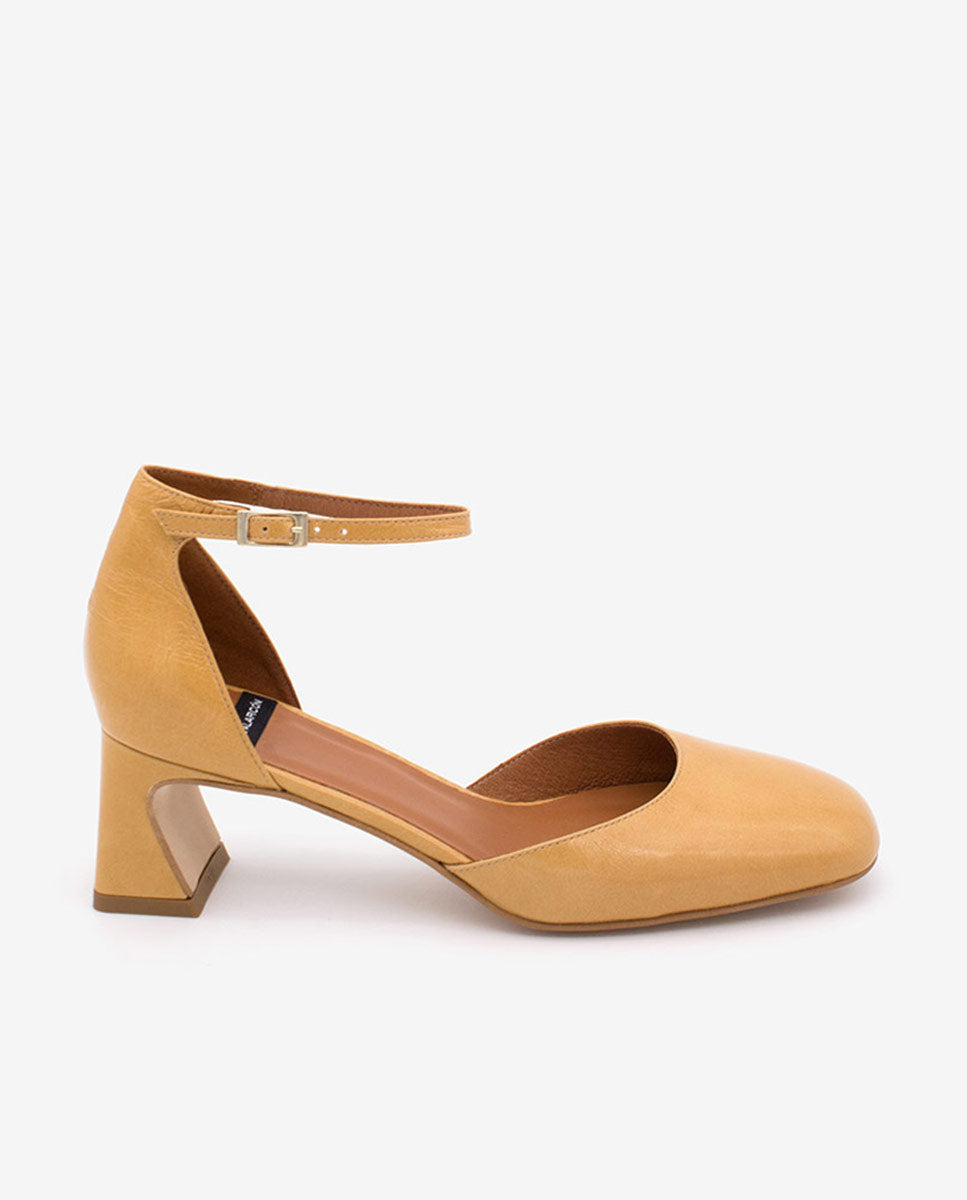 DAIMEE – Zapato de pala y talón con pulsera al tobillo y tacón de piel texturizada – Talla 40 – Ángel Alarcón