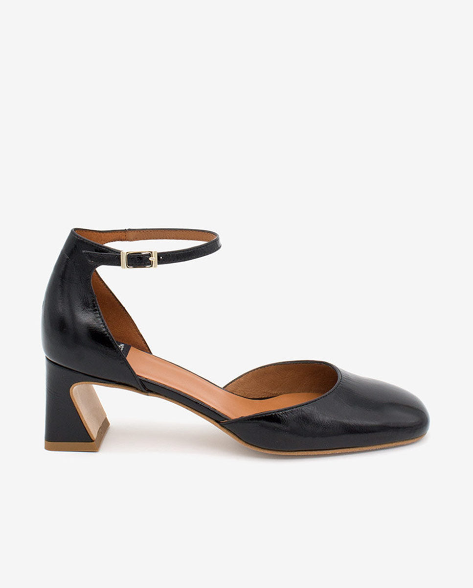 DAIMEE – Zapato de pala y talón con pulsera al tobillo y tacón de piel texturizada – negro – Talla 41 – Ángel Alarcón