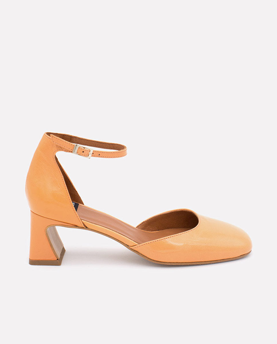 DAIMEE – Zapato de pala y talón con pulsera al tobillo y tacón de piel texturizada – Talla 41 – Ángel Alarcón