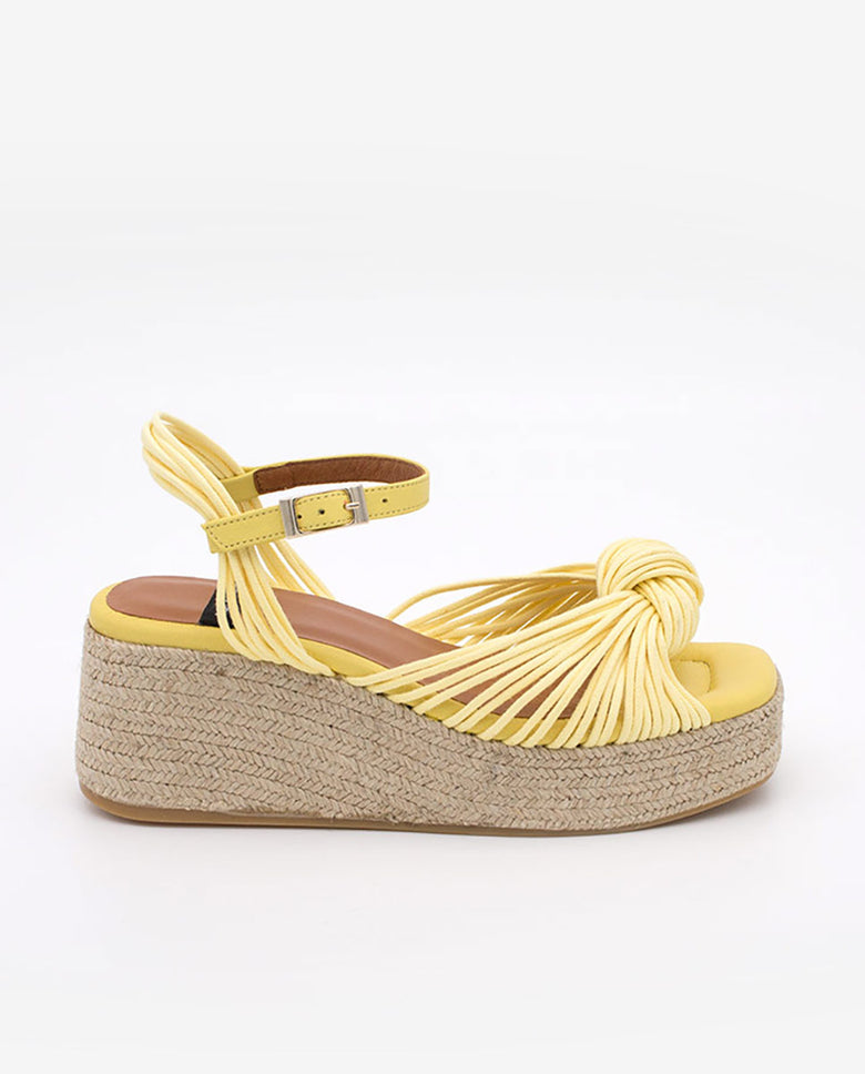 MARTHA – Sandalia de cuña de piel y multi cordeles anudados – beige – Talla 35 – Ángel Alarcón