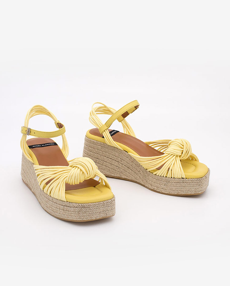 MARTHA – Sandalia de cuña de piel y multi cordeles anudados – beige – Talla 36 – Ángel Alarcón