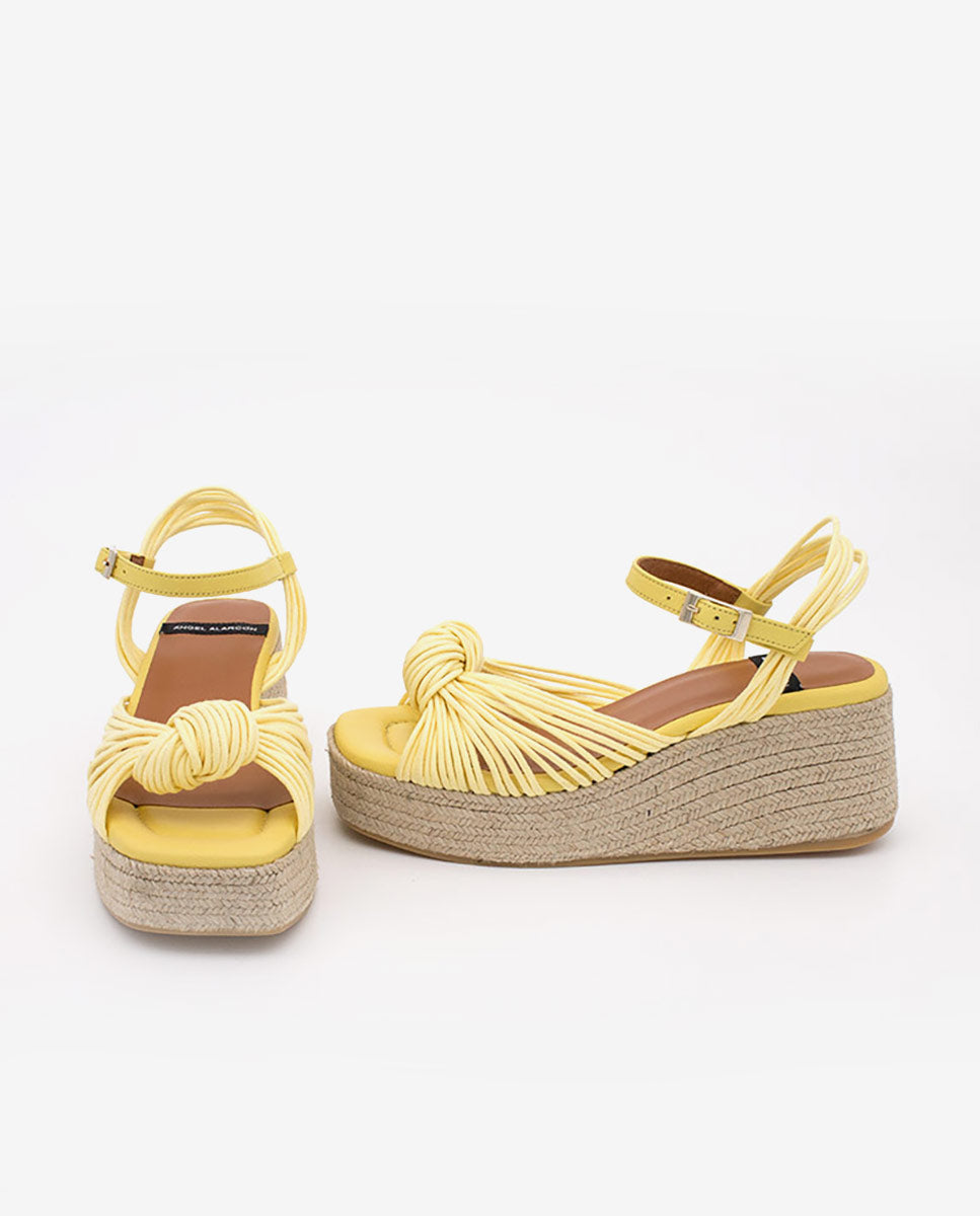 MARTHA – Sandalia de cuña de piel y multi cordeles anudados – beige – Talla 37 – Ángel Alarcón