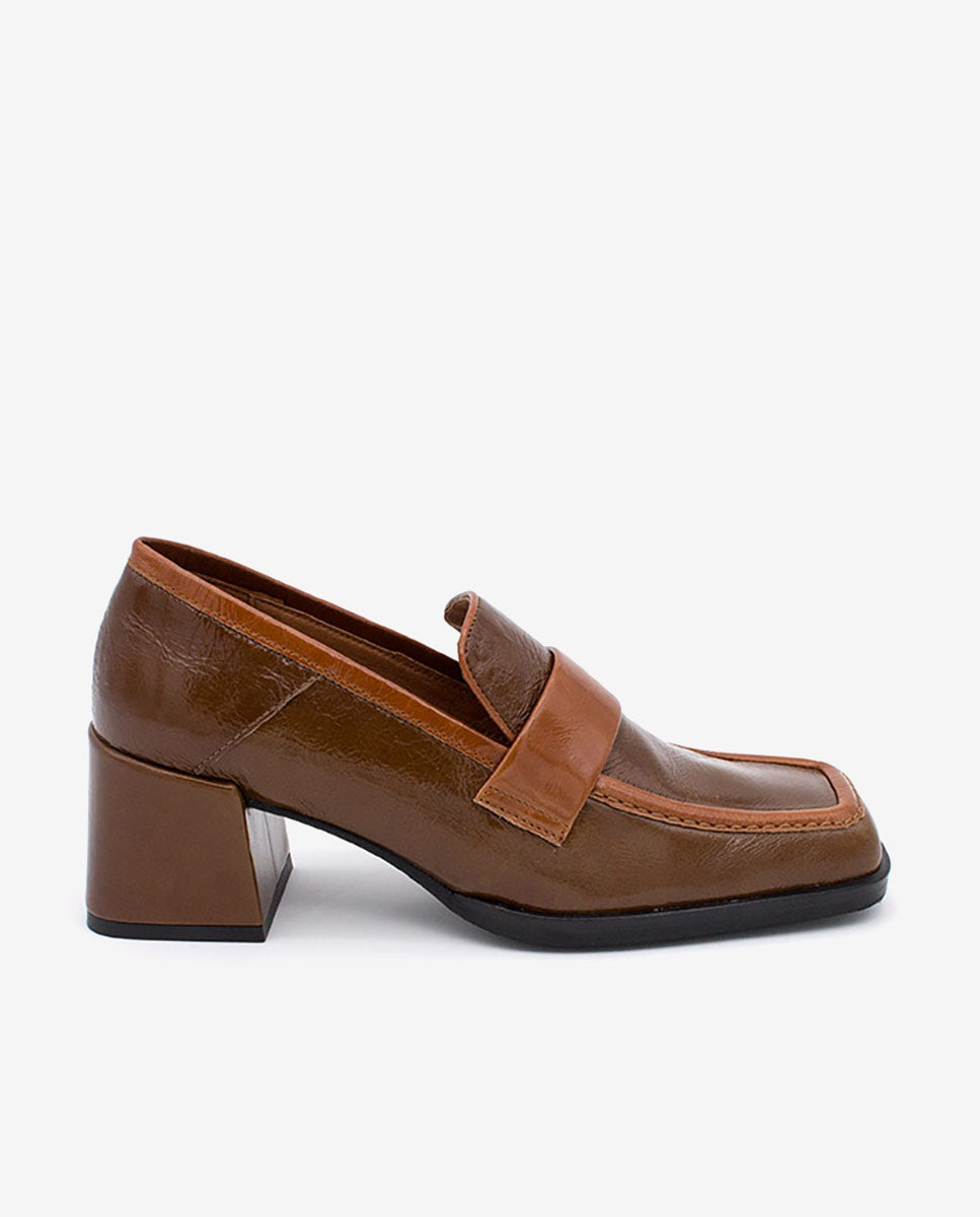 PEGGY – Mocasín de piel brillante duotono con tacón ancho – Talla 35 – Ángel Alarcón