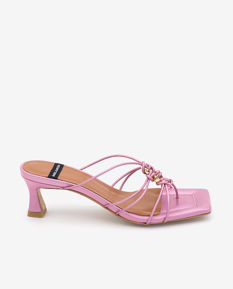 ALEXIA – Sandalia de tiras finas metalizadas tornasol con adorno central – rosa – Talla 35 – Ángel Alarcón