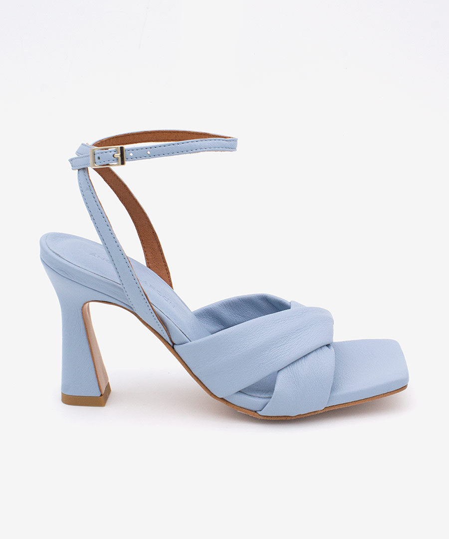 MAELLE – Sandalia con pala cruzada y tacón alto en piel – Talla 38 – Ángel Alarcón