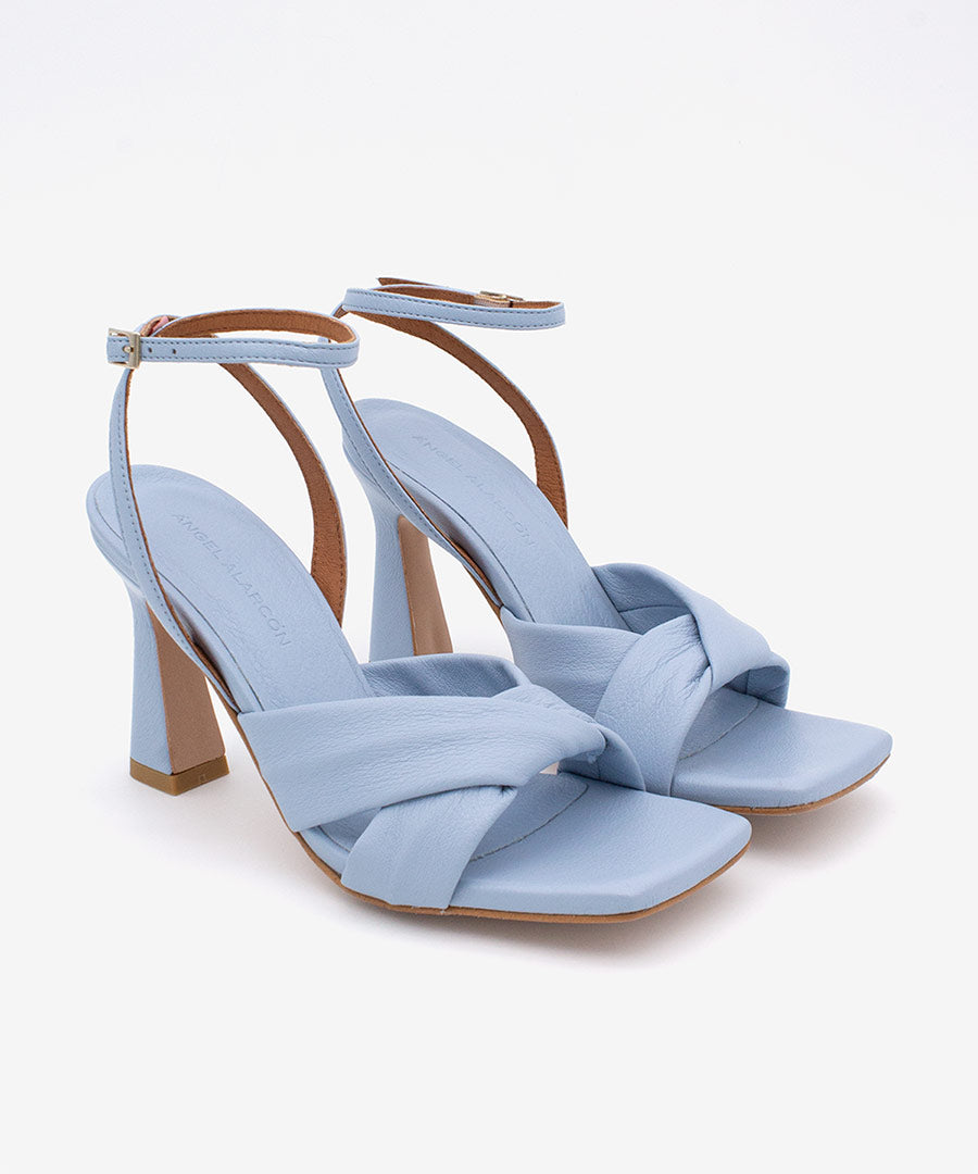 MAELLE – Sandalia con pala cruzada y tacón alto en piel – Talla 39 – Ángel Alarcón