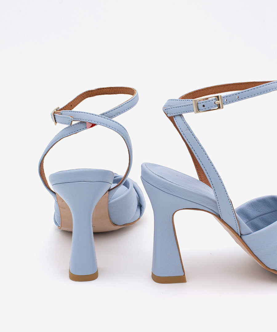 MAELLE – Sandalia con pala cruzada y tacón alto en piel – Talla 39 – Ángel Alarcón