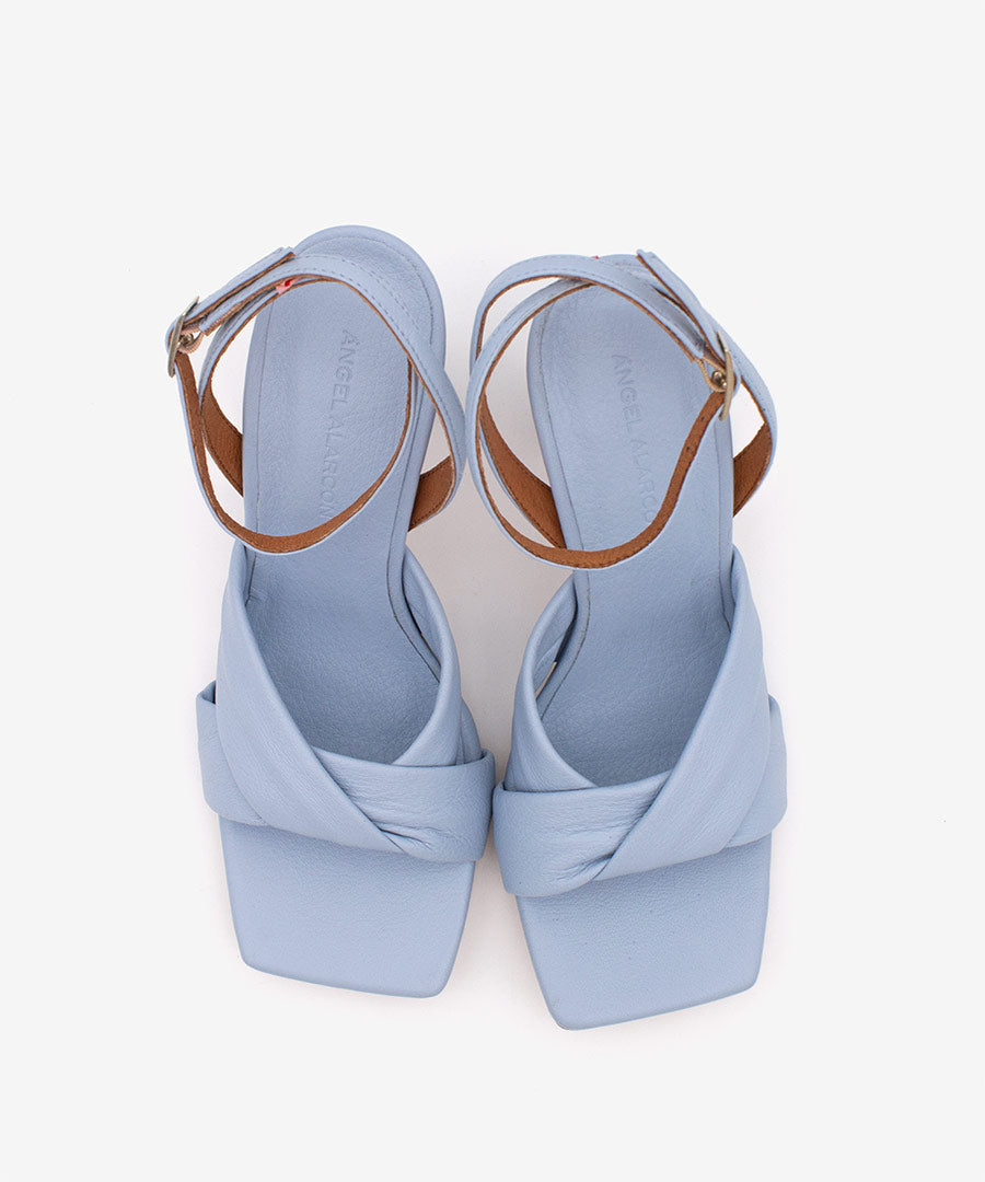 MAELLE – Sandalia con pala cruzada y tacón alto en piel – Talla 40 – Ángel Alarcón