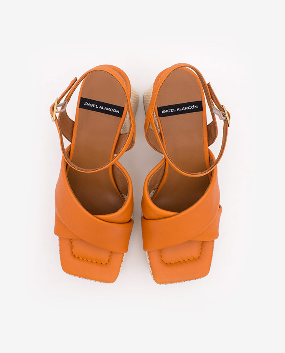 SANGALO – Sandalia de piel acolchada de tacón ancho y plataforma de rafia – Talla 39 – Ángel Alarcón