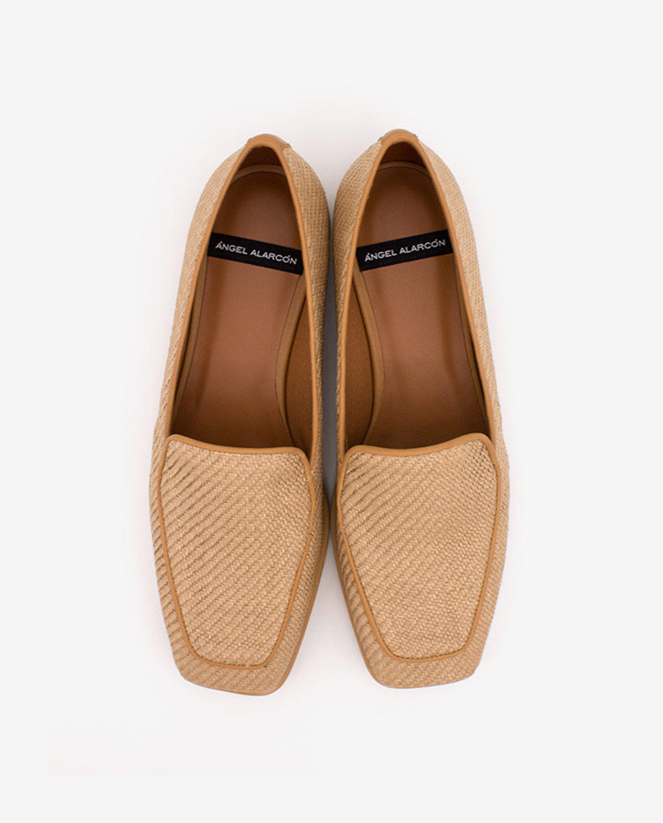 BAYAN – Mocasín de rafia y piel con puntera cuadrada – camel – Talla 37 – Ángel Alarcón