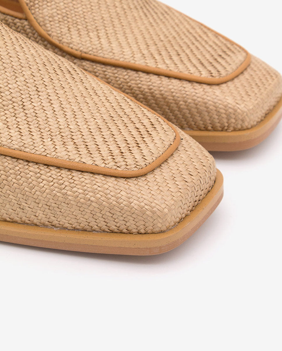 BAYAN – Mocasín de rafia y piel con puntera cuadrada – camel – Talla 37 – Ángel Alarcón