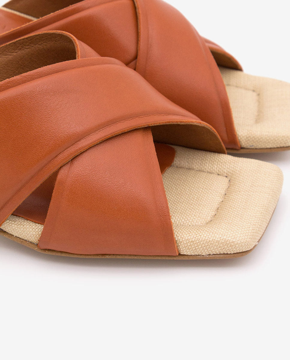 GERDI – Sandalia de piel de pala cruzada semiacolchada – Talla 40 – Ángel Alarcón