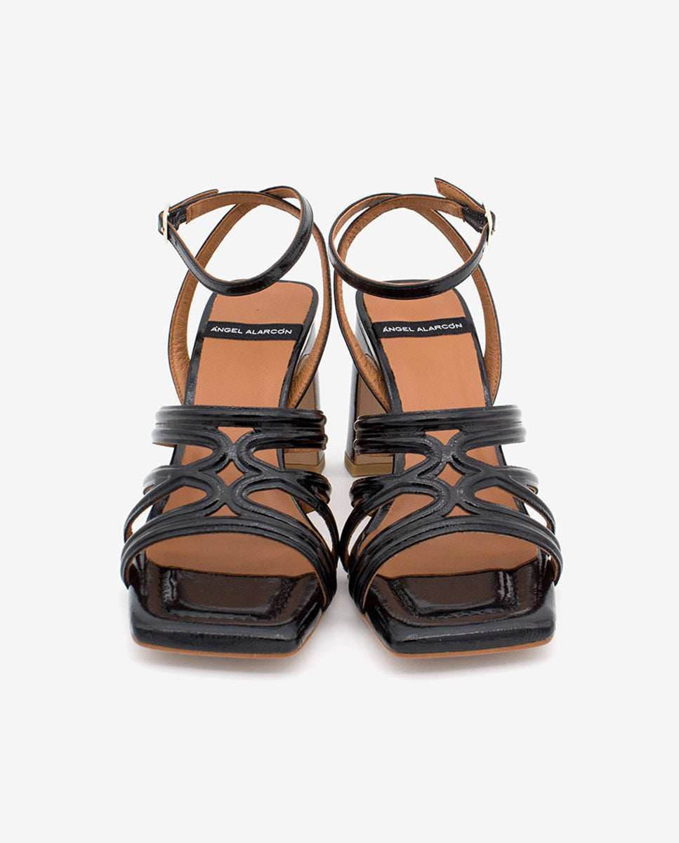 PANNE – Sandalia de piel brillante grabada con tacón alto – negro – Ángel Alarcón