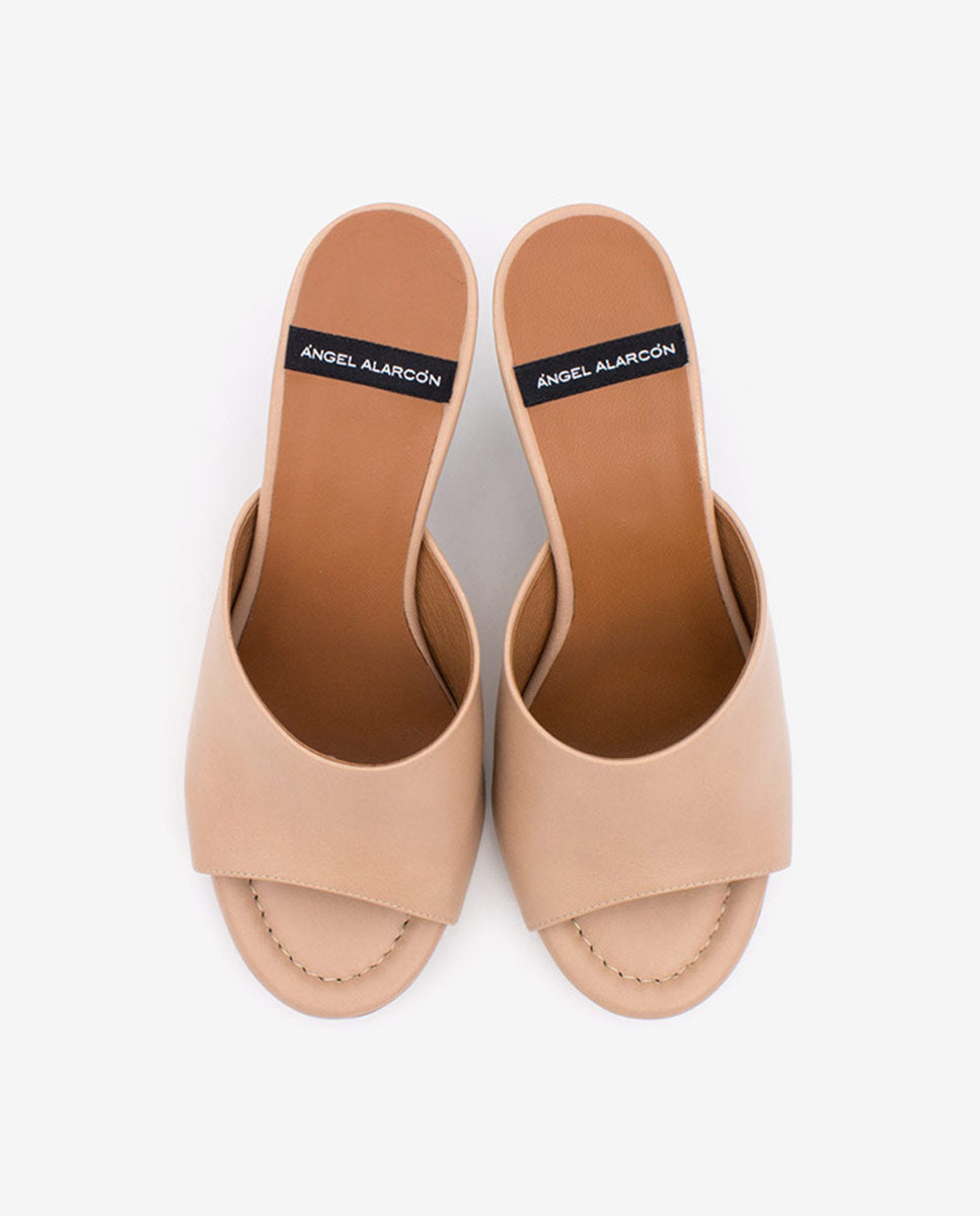 KADY – Mule de piel con cuña de print madera brillante – Talla 37 – Ángel Alarcón