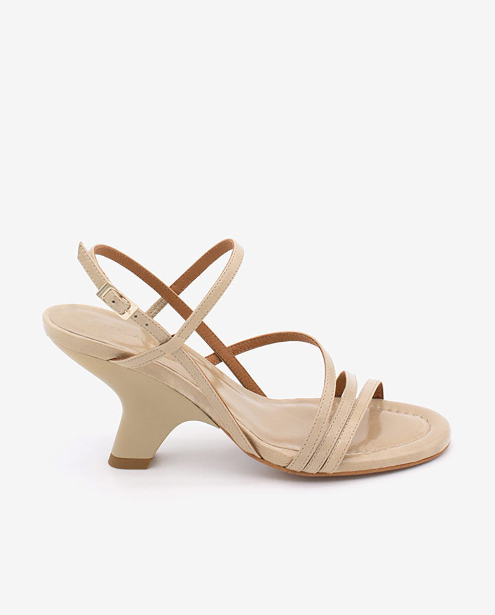 KARAN – Sandalia de tiras de piel texturizada con tacón de diseño – Talla 40 – Ángel Alarcón