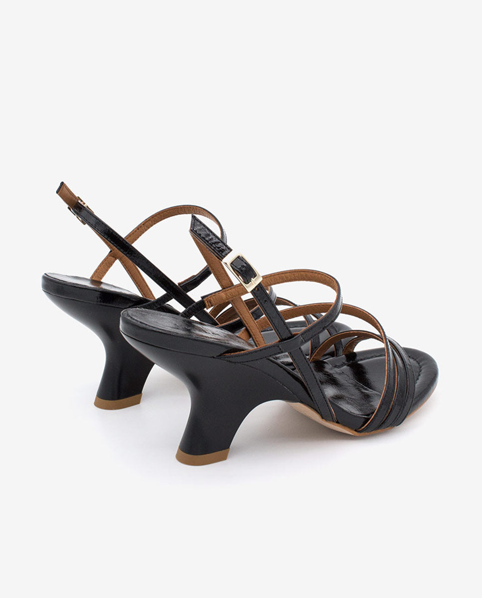 KARAN – Sandalia de tiras de piel texturizada con tacón de diseño – negro – Talla 38 – Ángel Alarcón