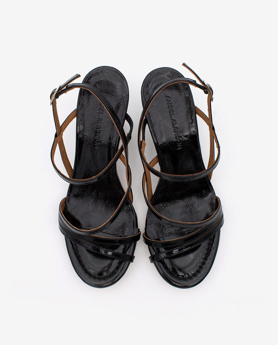 KARAN – Sandalia de tiras de piel texturizada con tacón de diseño – negro – Talla 38 – Ángel Alarcón