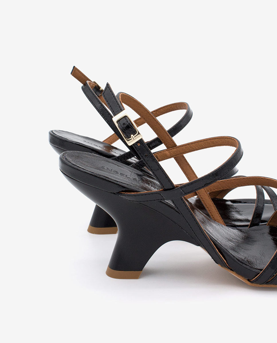 KARAN – Sandalia de tiras de piel texturizada con tacón de diseño – negro – Talla 39 – Ángel Alarcón