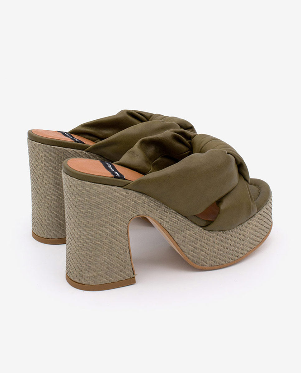 KIMM – Mule de piel acolchada con tacón y plataforma de rafia – Talla 40 – Ángel Alarcón