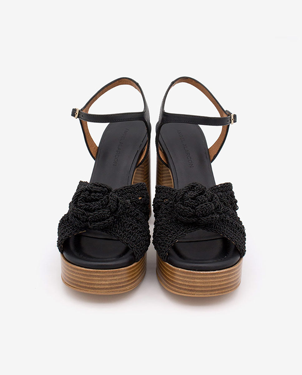 ELTERE – Sandalia de crochet y piel con tacón alto y plataforma – negro – Ángel Alarcón