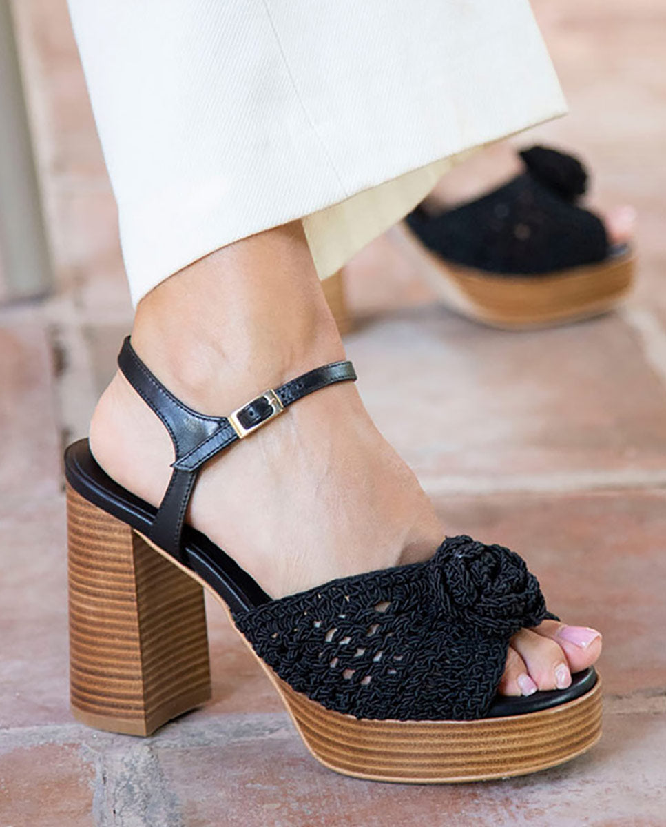 ELTERE – Sandalia de crochet y piel con tacón alto y plataforma – negro – Talla 38 – Ángel Alarcón