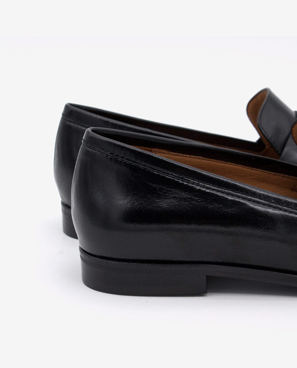 ZAMA – Mocasín de mujer plano de piel – negro – Ángel Alarcón