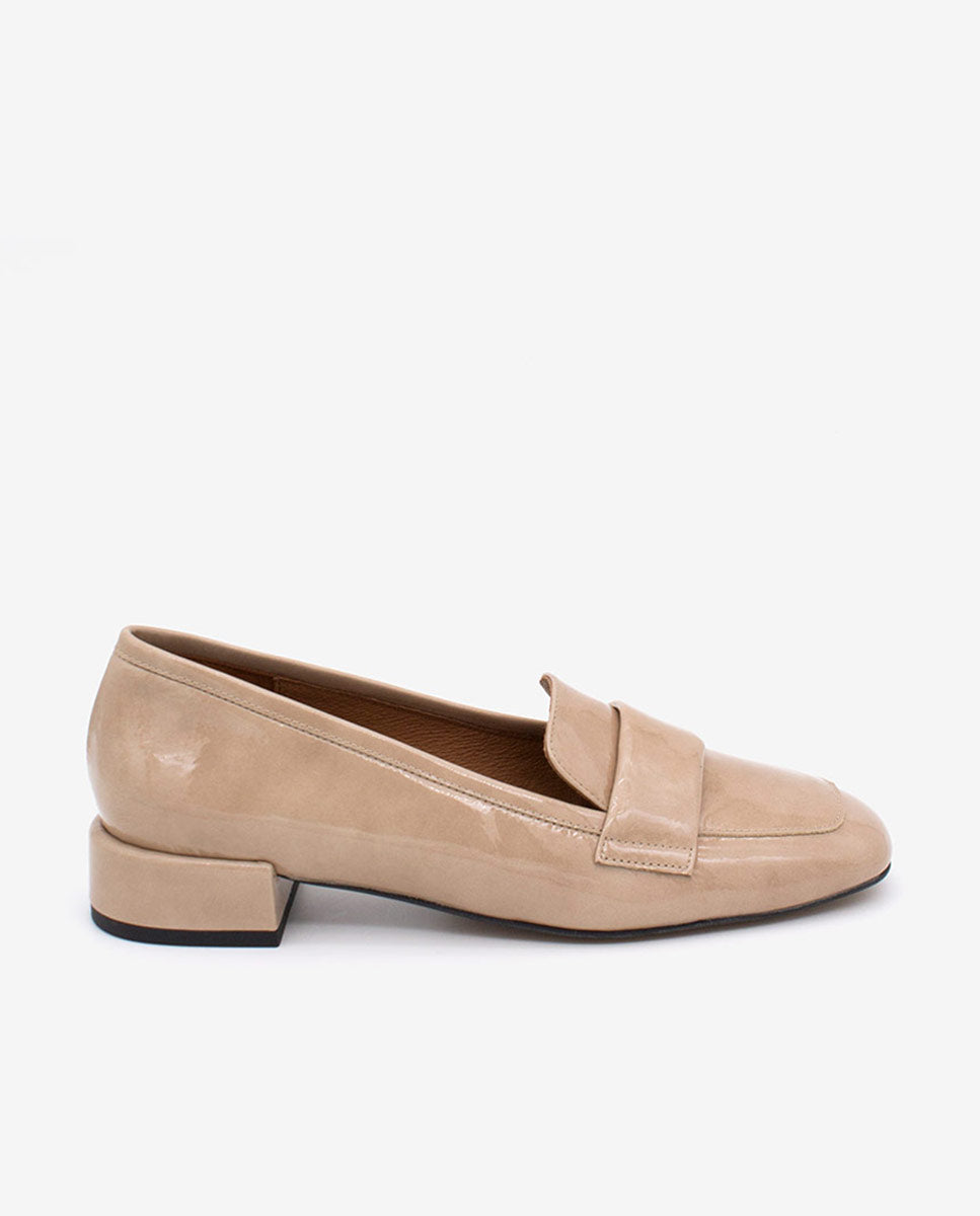 YAMA – Mocasín de charol con tacón bajo y punta redonda – Talla 37 – Ángel Alarcón