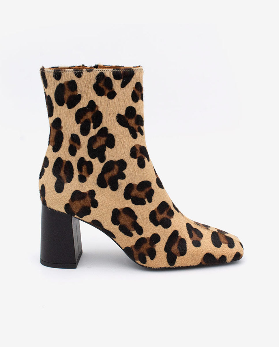 DRIMIA – Botín de piel con print leopardo, punta cuadrada y tacón ancho – Talla 36 – Ángel Alarcón