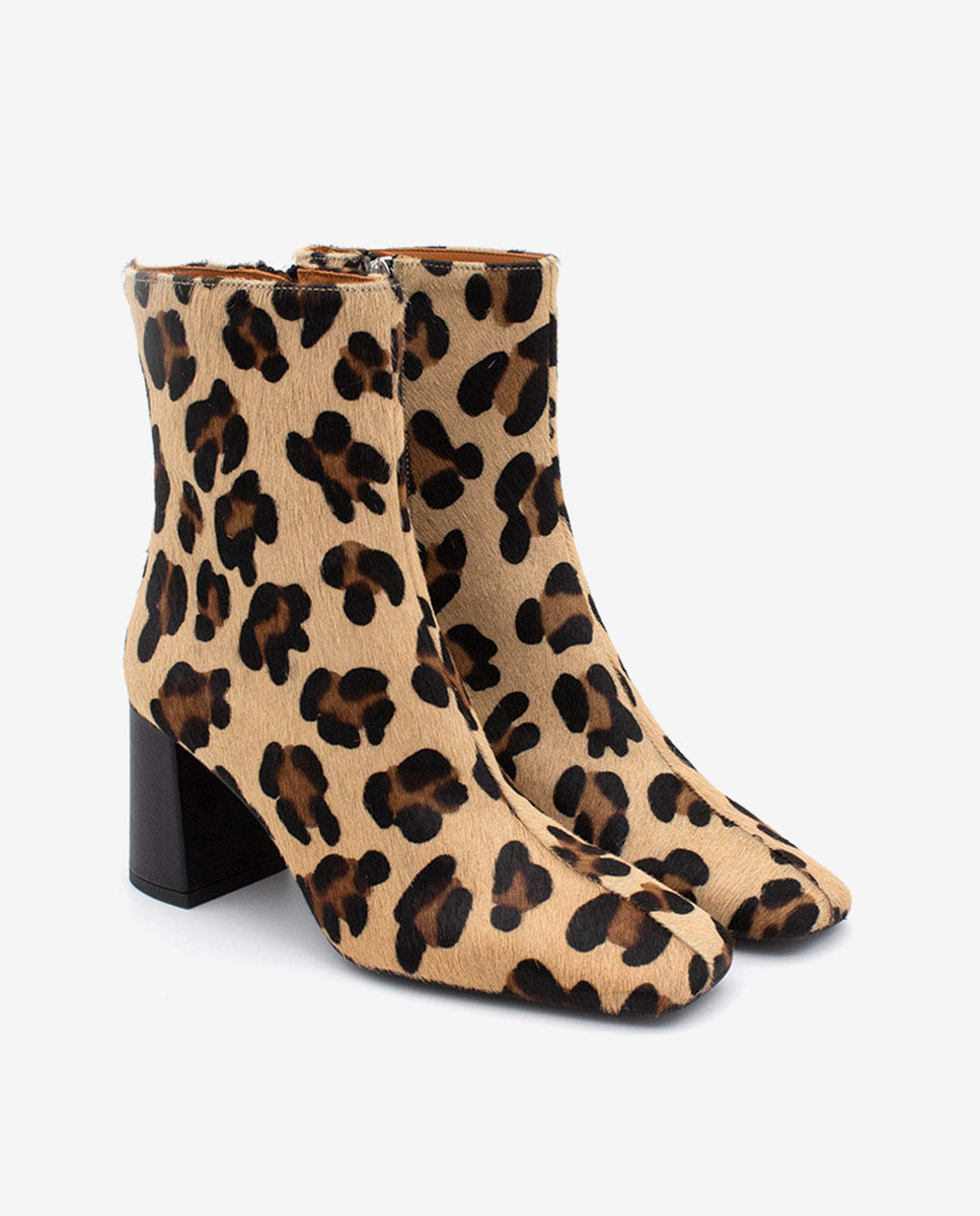DRIMIA – Botín de piel con print leopardo, punta cuadrada y tacón ancho – Talla 37 – Ángel Alarcón