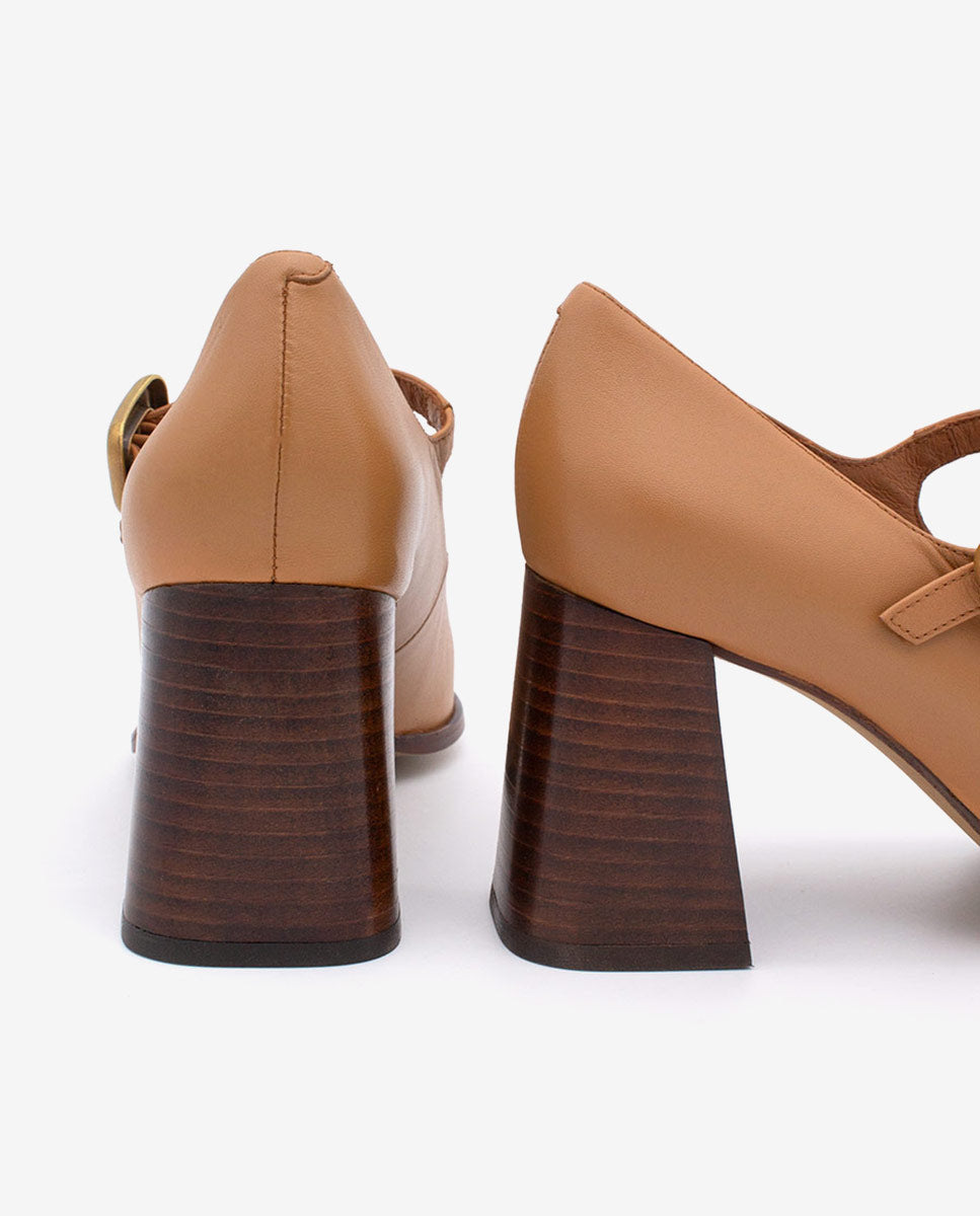 TRILEA – Merceditas de piel con punta fina, tacón ancho y hebilla – camel – Talla 37 – Ángel Alarcón