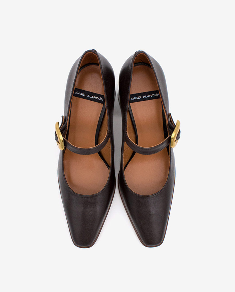TRILEA – Merceditas de piel con punta fina, tacón ancho y hebilla – marrón oscuro – Talla 38 – Ángel Alarcón