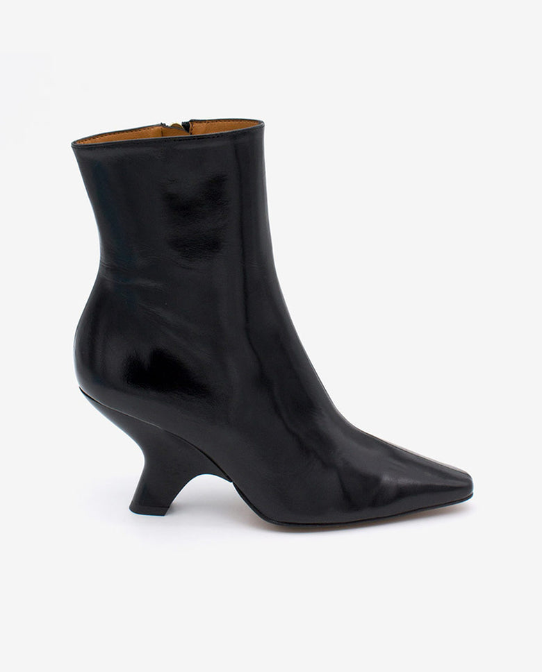 TREMIA – Botín de tacón de diseño y punta fina – negro – Talla 36 – Ángel Alarcón