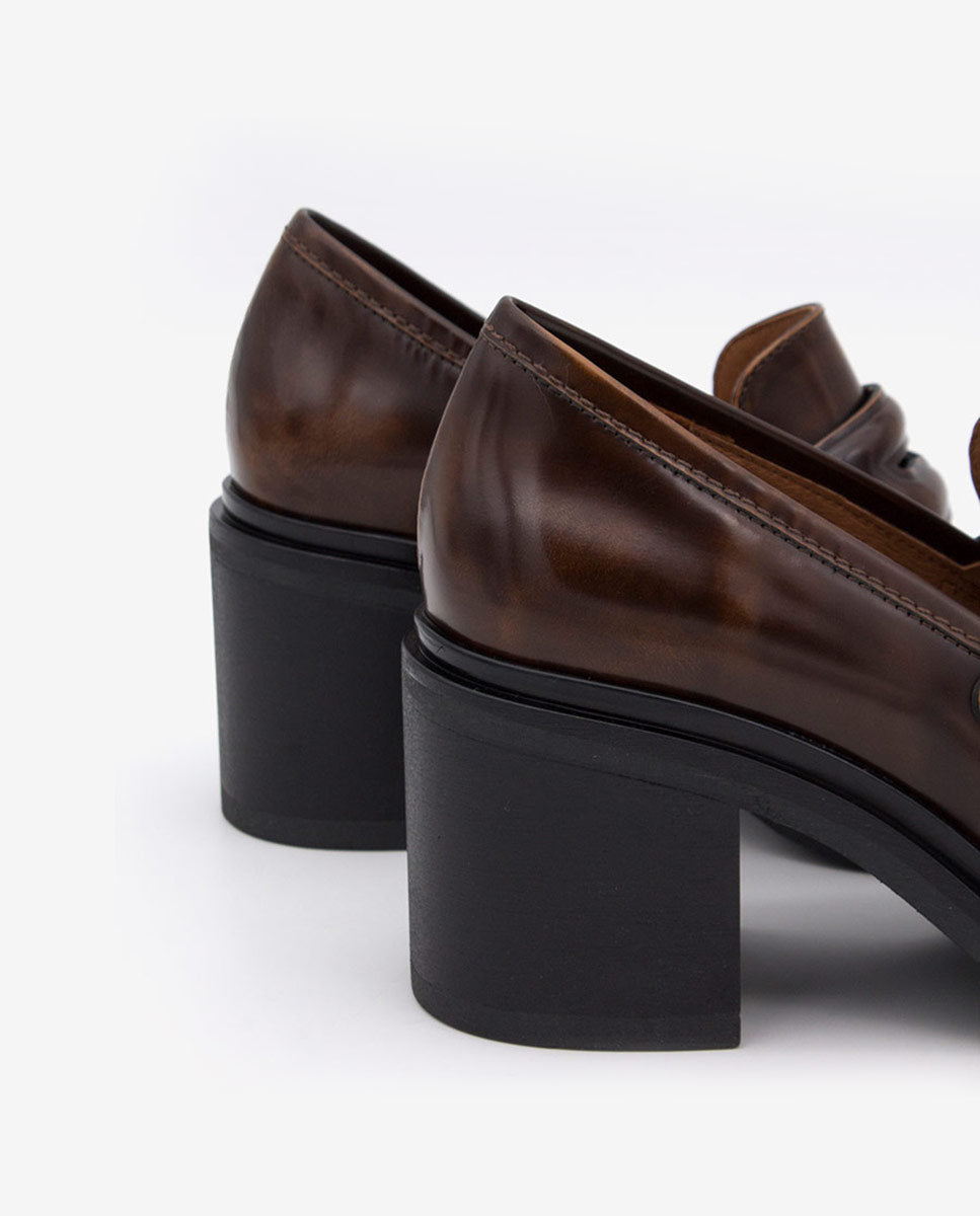 ILMA – Mocasín de piel cepillada con tacón ancho y suela gruesa – marrón – Ángel Alarcón