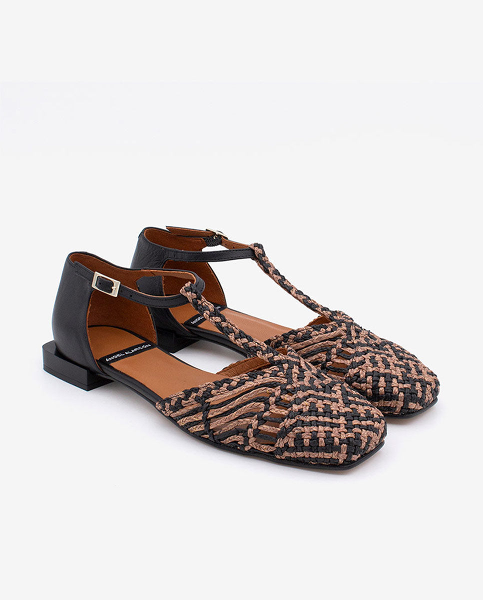 AMELIE - Zapato plano sujeto al tobillo de pala trenzada y piel – negro – Talla 35 – Ángel Alarcón