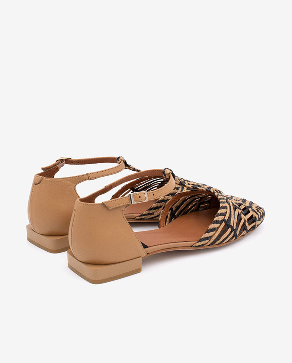 AMELIE - Zapato plano sujeto al tobillo de pala trenzada y piel – negro – Talla 38 – Ángel Alarcón