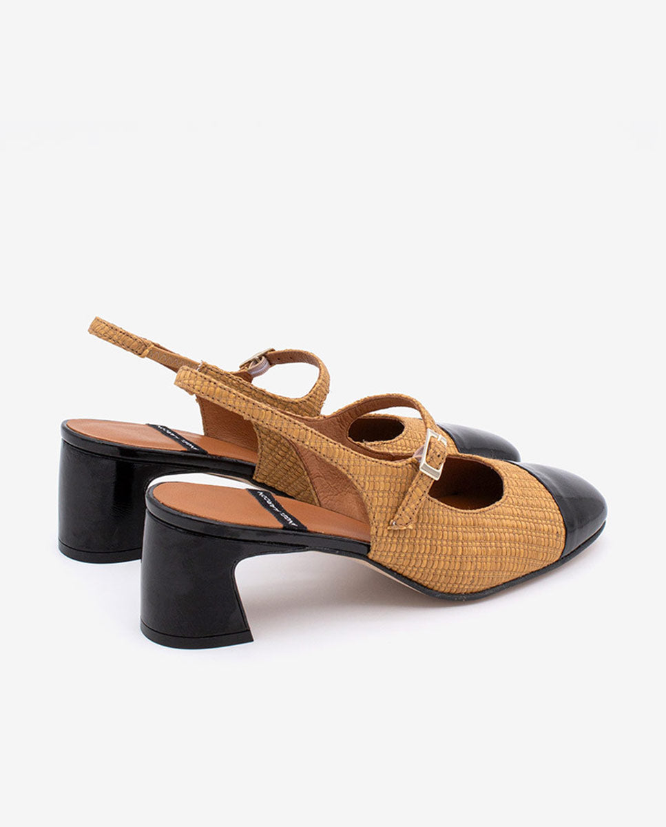 MARION – Merceditas destalonadas de rafia con punta en piel brillante – camel – Talla 36 – Ángel Alarcón