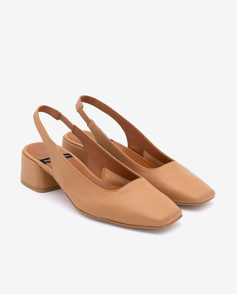 MANON - Zapatos de salón destalonados con tacón ancho de piel suave – camel – Talla 39 – Ángel Alarcón