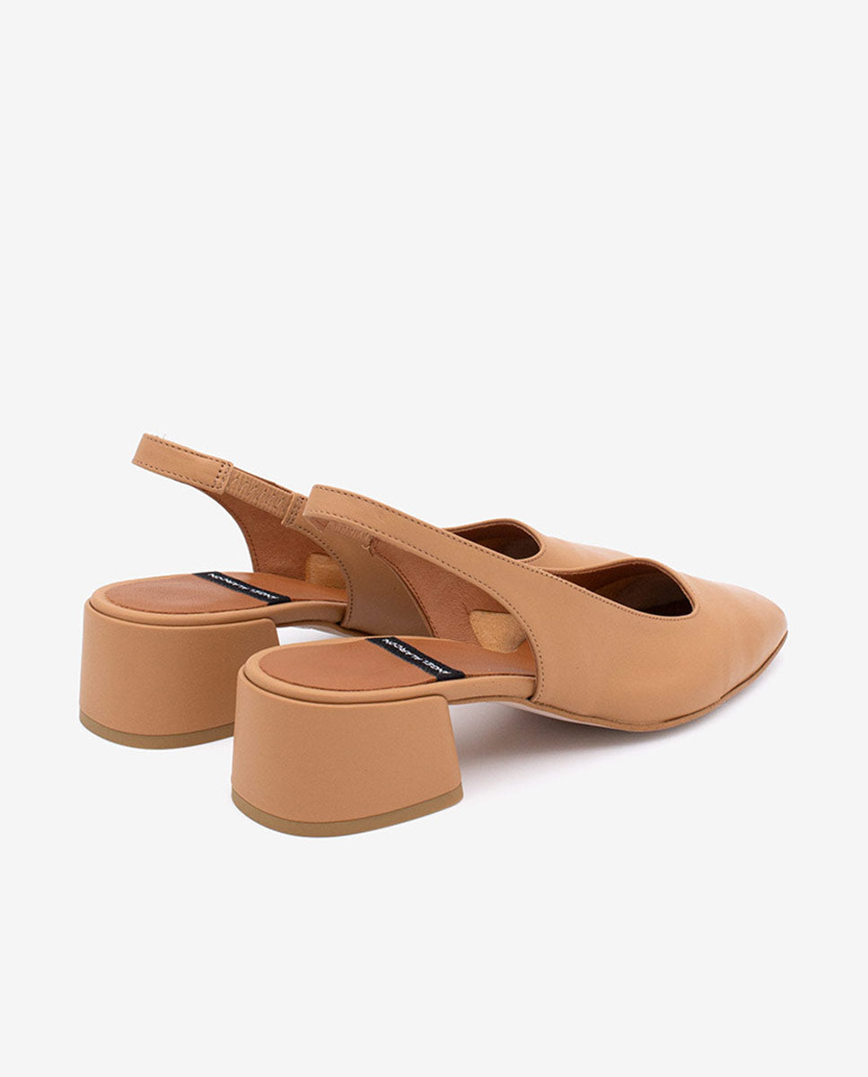 MANON - Zapatos de salón destalonados con tacón ancho de piel suave – camel – Talla 39 – Ángel Alarcón